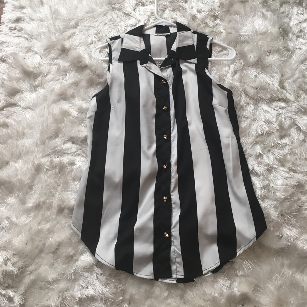 Sleeveless shirt